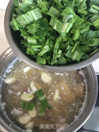 烧肉荷包蛋黄米果汤的做法步骤：9