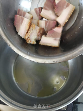 烧肉荷包蛋黄米果汤的做法步骤：6