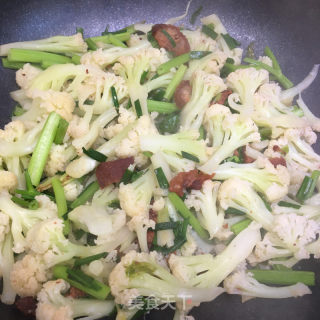 香芹油渣炒花菜的做法步骤：7