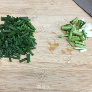香芹油渣炒花菜的做法步骤：4
