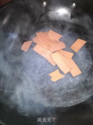 粉丝香肠紫菜汤的做法步骤：4