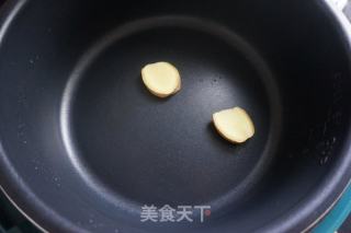 不加一滴水的椰子乌鸡汤的做法步骤：2