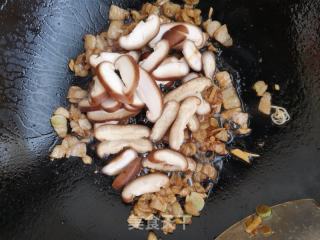 香菇油菜炒五花肉的做法步骤：5