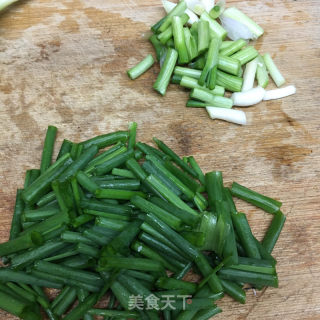 油渣炒萝卜的做法步骤：2
