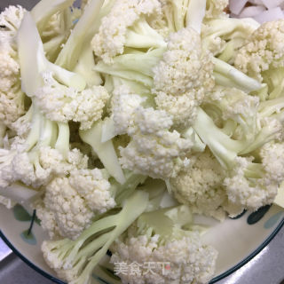 素炒花菜的做法步骤：1