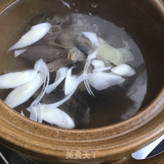 萝卜丝板鸭汤的做法步骤：4