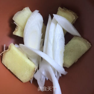萝卜丝板鸭汤的做法步骤：3