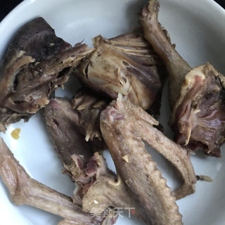 萝卜丝板鸭汤的做法步骤：1