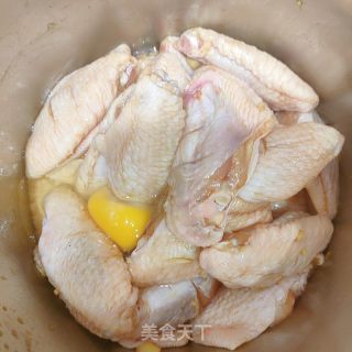 脆皮鸡翅的做法步骤：4