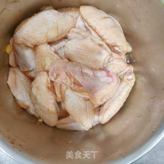 脆皮鸡翅的做法步骤：3