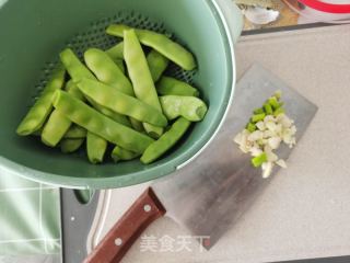正宗东北菜，排骨炖豆角的做法步骤：1