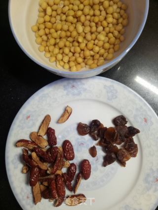 红枣桂圆黄豆浆的做法步骤：1