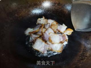 冬笋炒腊五花肉的做法步骤：4