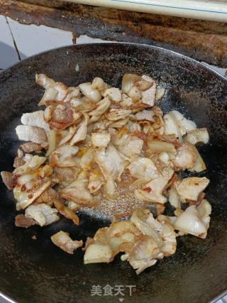 蒜苗回锅肉的做法步骤：3