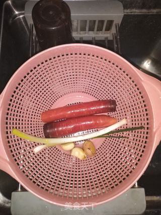 胡萝卜鸡腿的做法步骤：2