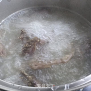 水煮腊板鸭的做法步骤：3