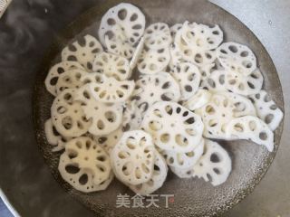 青红椒姜米拌莲藕的做法步骤：4