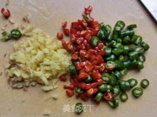 青红椒姜米拌莲藕的做法步骤：3