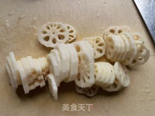 青红椒姜米拌莲藕的做法步骤：1