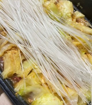 五花肉豆腐包菜炖粉条的做法步骤：4