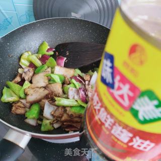 五花肉炒辣椒的做法步骤：9