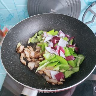 五花肉炒辣椒的做法步骤：6