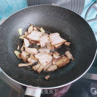 五花肉炒辣椒的做法步骤：5