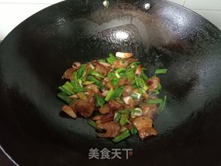 蒜苗回锅肉的做法步骤：11