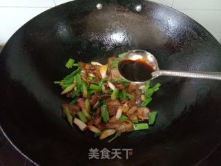 蒜苗回锅肉的做法步骤：10