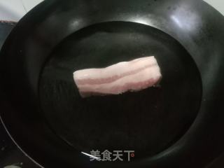 蒜苗回锅肉的做法步骤：2