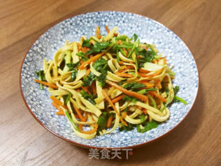 香菜胡萝卜炒千张的做法步骤：6