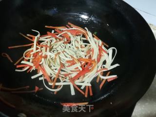 香菜胡萝卜炒千张的做法步骤：4
