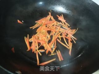 香菜胡萝卜炒千张的做法步骤：3