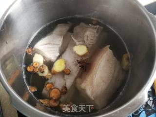 脆皮五花肉的做法步骤：3
