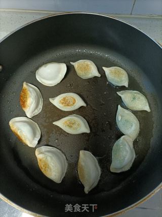煎饺子的做法步骤：4