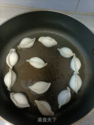 煎饺子的做法步骤：3