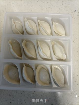 煎饺子的做法步骤：1