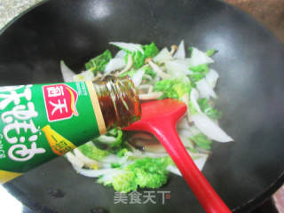 蟹味菇炒黄心菜的做法步骤：8