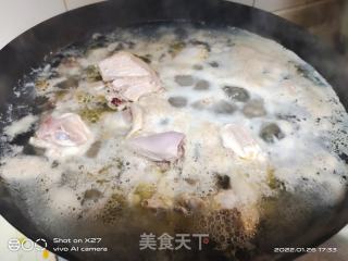 香菇炖老家的做法步骤：1