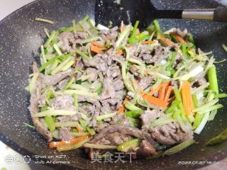 芹菜炒牛肉的做法步骤：7