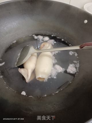 白灼鱿鱼的做法步骤：2