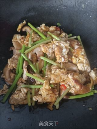 蒜苔香菇炒鸡蛋的做法步骤：16