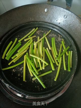 蒜苔香菇炒鸡蛋的做法步骤：6