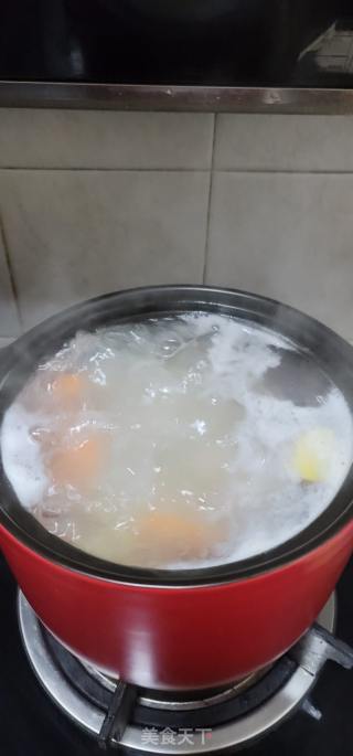 粉葛竹芋煲猪骨的做法步骤：4