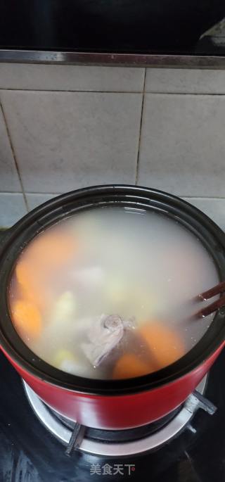 粉葛竹芋煲猪骨的做法步骤：3