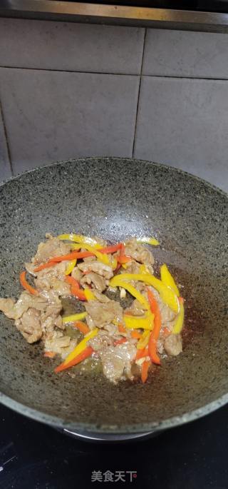 紫薯荷叶饼夹彩椒肉的做法步骤：7