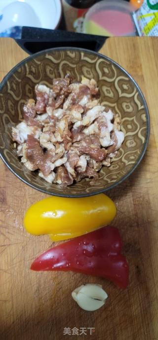 紫薯荷叶饼夹彩椒肉的做法步骤：1