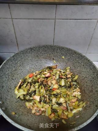 烧肉炒酸菜的做法步骤：9