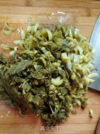 烧肉炒酸菜的做法步骤：4