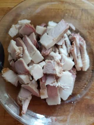 烧肉炒酸菜的做法步骤：2